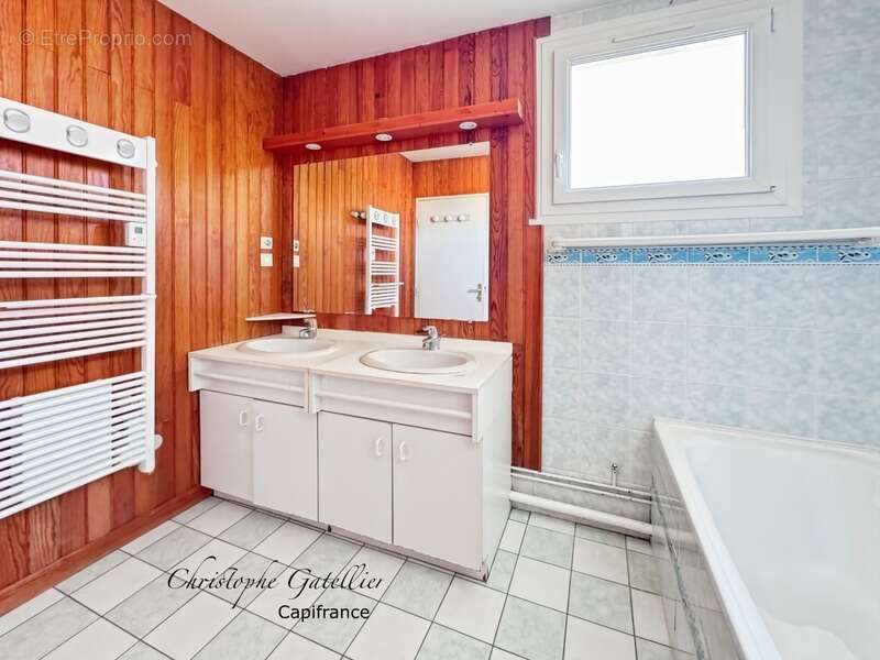 Maison à VOISINS-LE-BRETONNEUX