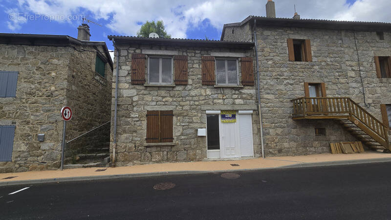 Maison à SAINT-JULIEN-LABROUSSE