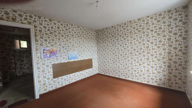 Maison à SAINT-JULIEN-LABROUSSE