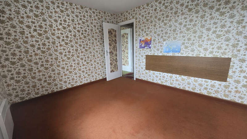 Maison à SAINT-JULIEN-LABROUSSE