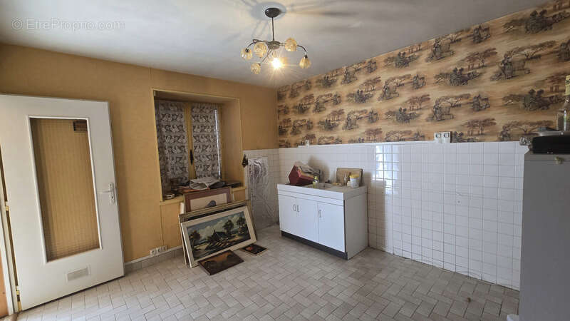 Maison à SAINT-JULIEN-LABROUSSE