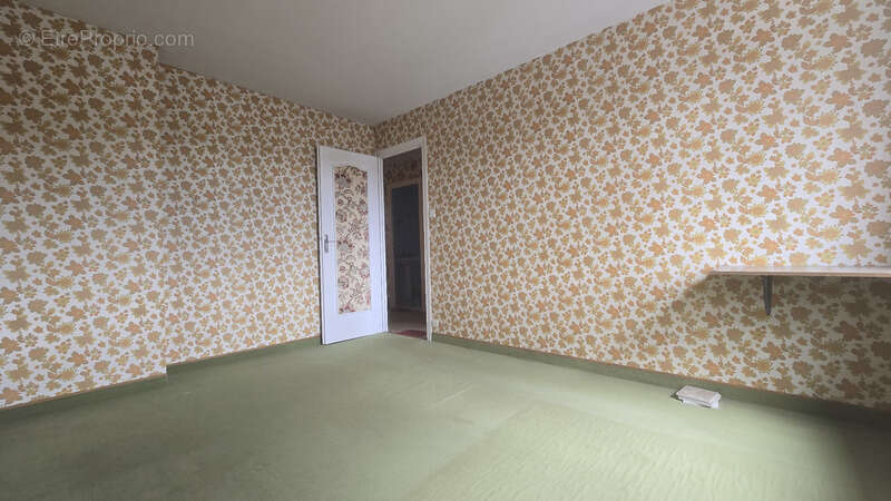 Maison à SAINT-JULIEN-LABROUSSE