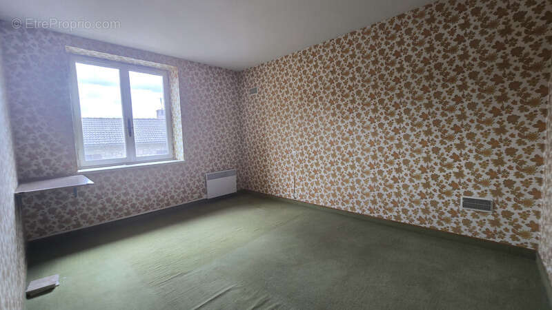 Maison à SAINT-JULIEN-LABROUSSE