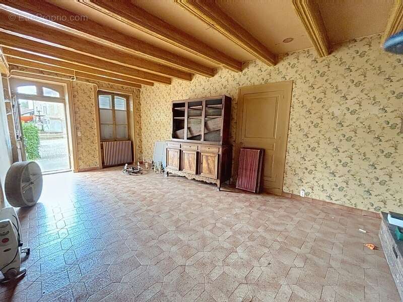 Commerce à SAINT-MARCEL-BEL-ACCUEIL