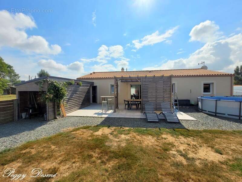 Maison à MONCOUTANT