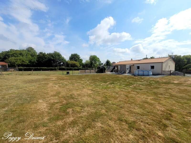 Maison à MONCOUTANT
