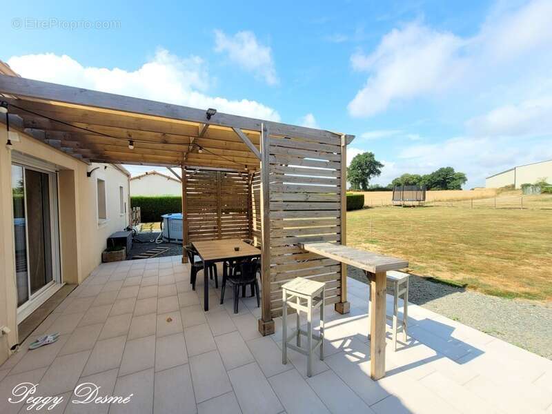 Maison à MONCOUTANT