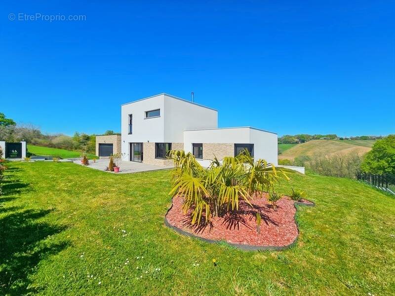 Maison à SERRES-CASTET