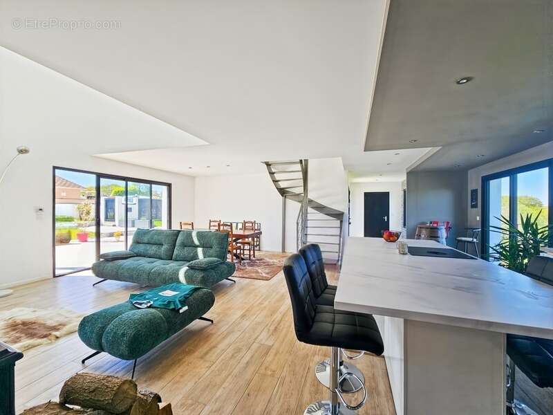 Maison à SERRES-CASTET