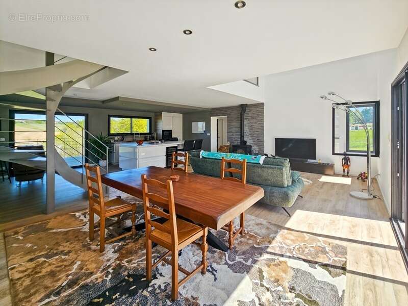 Maison à SERRES-CASTET