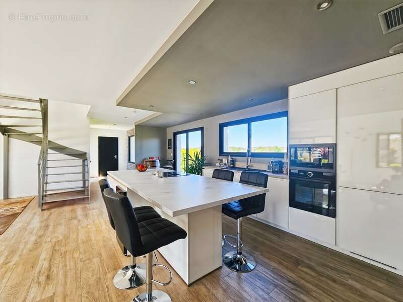 Maison à SERRES-CASTET