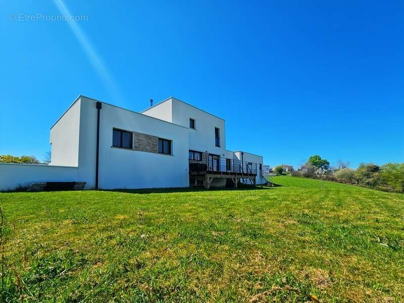 Maison à SERRES-CASTET