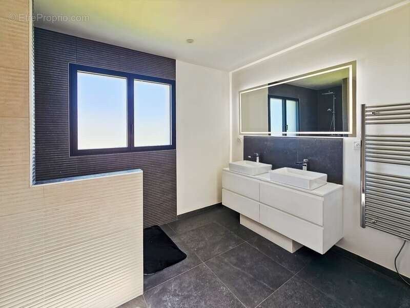 Maison à SERRES-CASTET