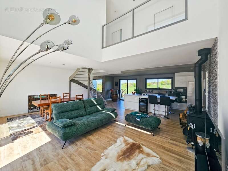 Maison à SERRES-CASTET