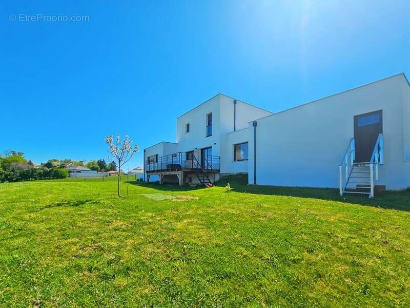 Maison à SERRES-CASTET