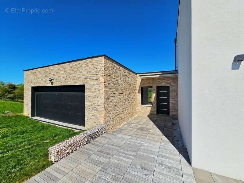 Maison à SERRES-CASTET