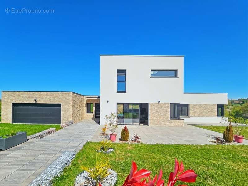 Maison à SERRES-CASTET