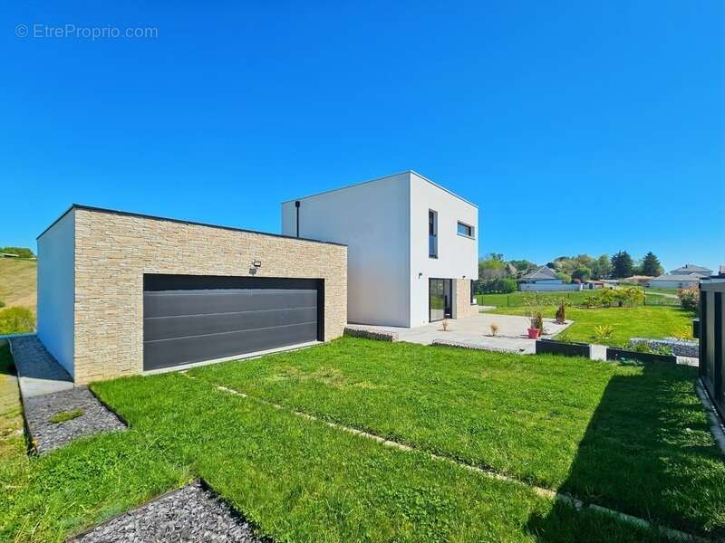 Maison à SERRES-CASTET