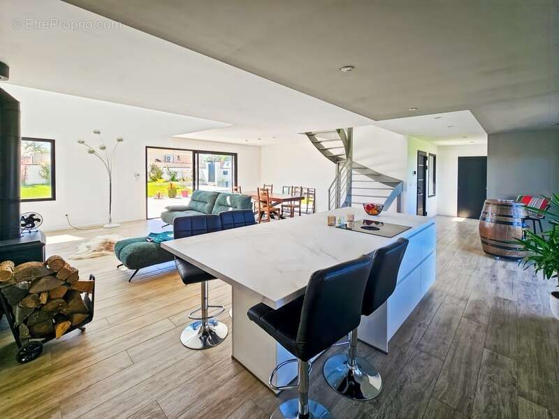 Maison à SERRES-CASTET