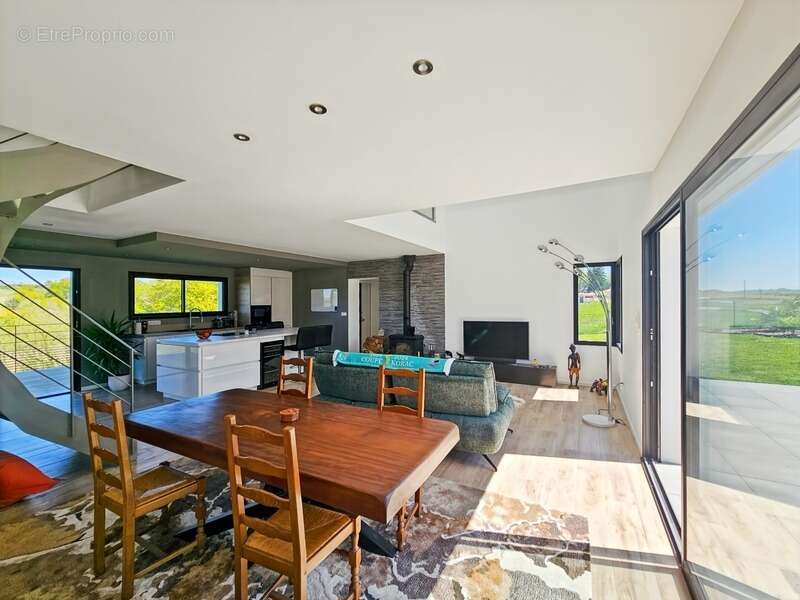 Maison à SERRES-CASTET