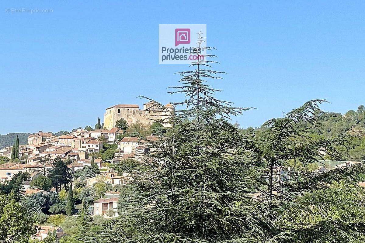 Appartement à GREOUX-LES-BAINS