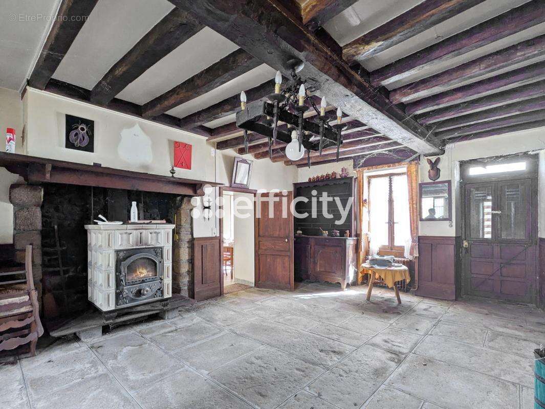 Maison à SAINT-SULPICE-LES-FEUILLES