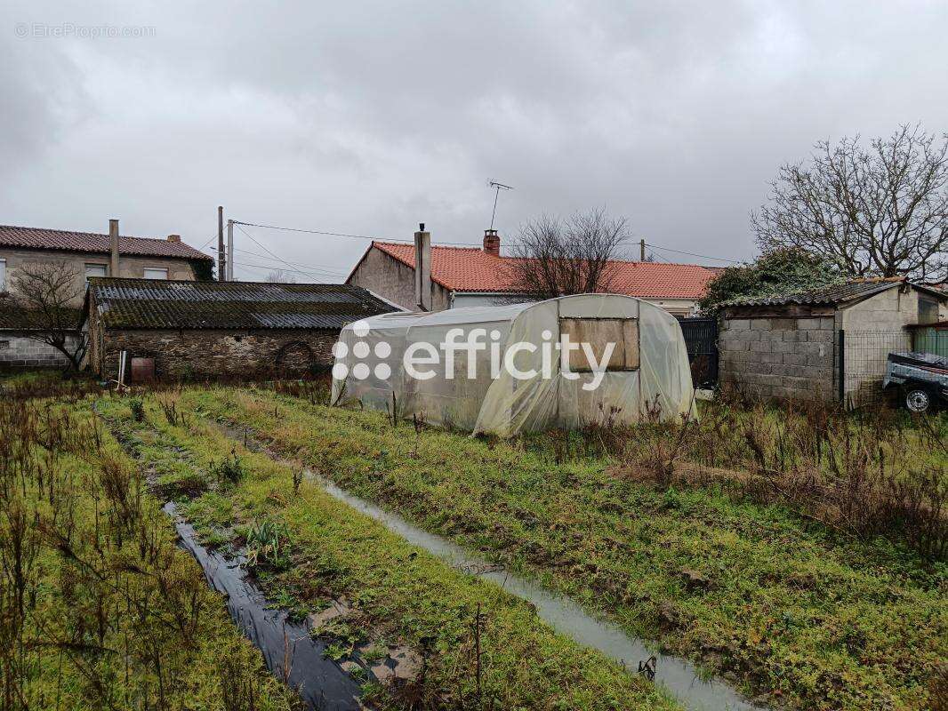 Terrain à LE LANDREAU