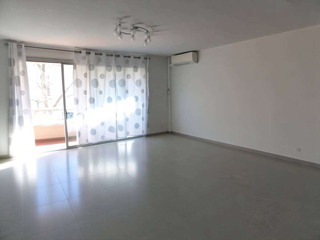 Commerce à MARSEILLE-8E