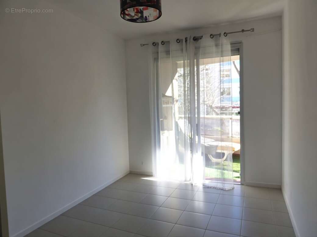 Commerce à MARSEILLE-8E