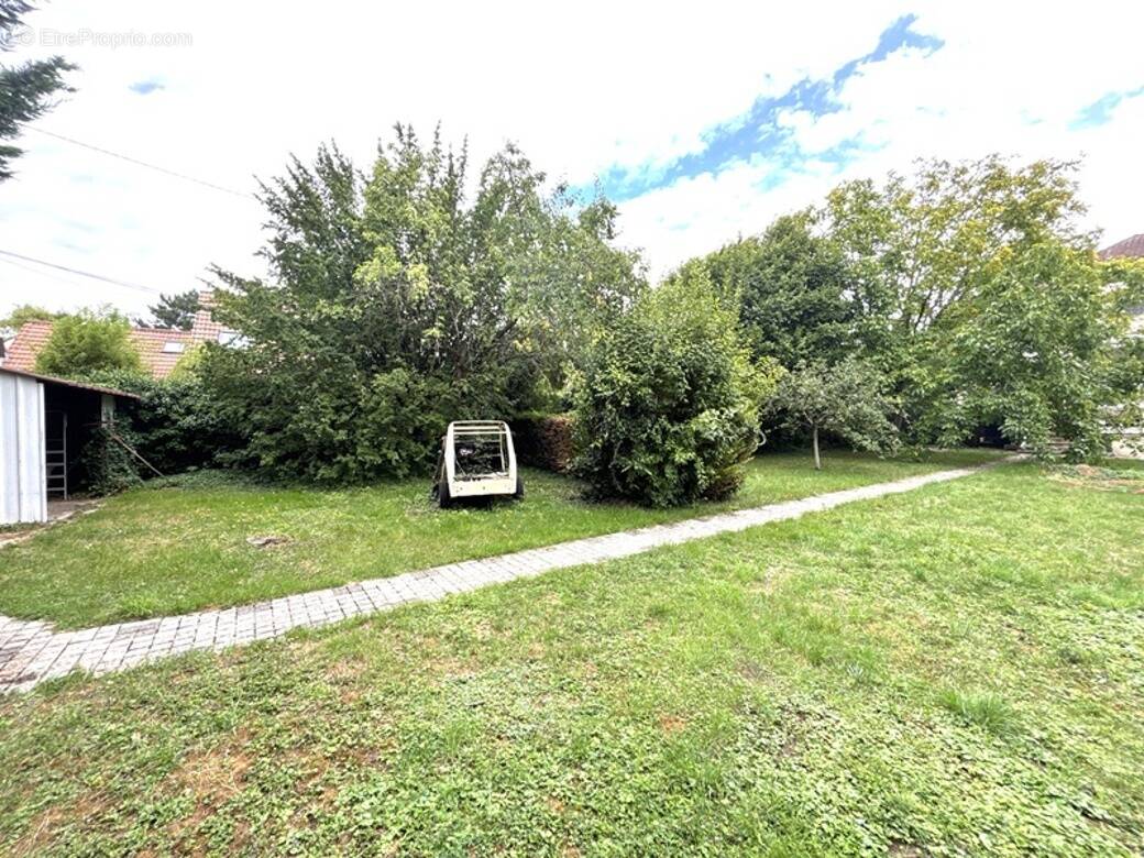 Terrain à SAINT-LEU-LA-FORET