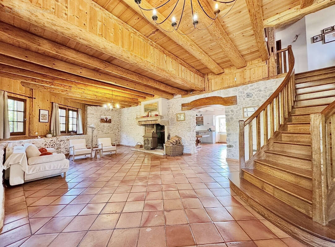 Maison à VILLE-EN-SALLAZ