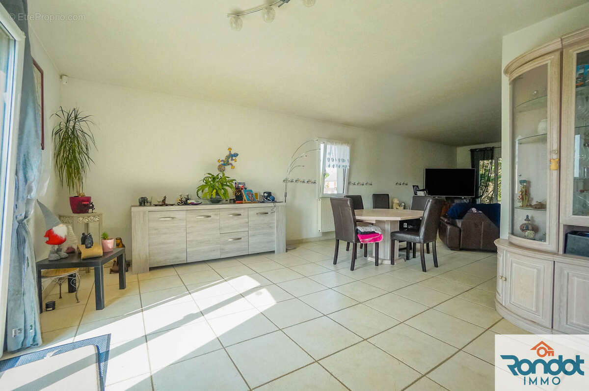 Maison à SAVIGNY-LE-SEC