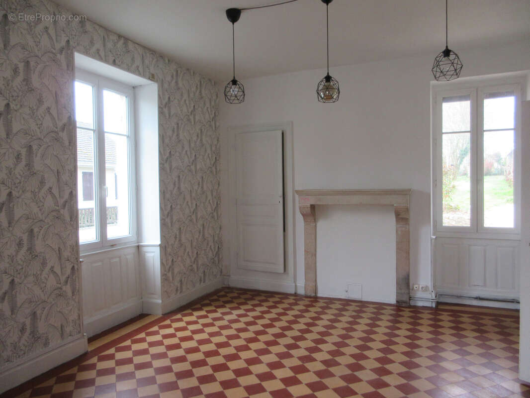 Maison à SAINT-MARCEL