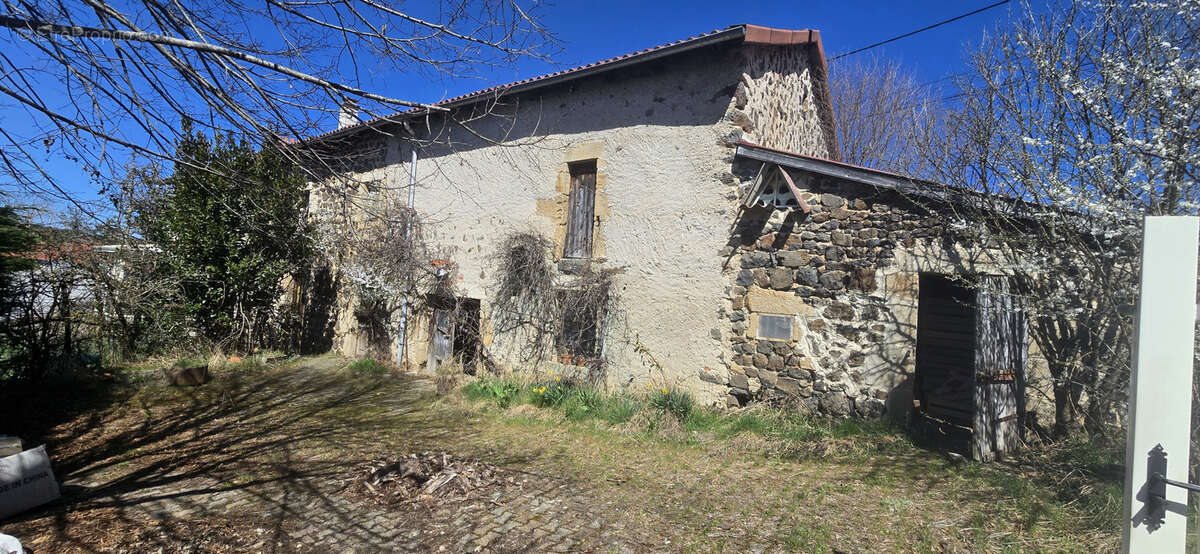 Maison à SAINT-PIERRE-EYNAC