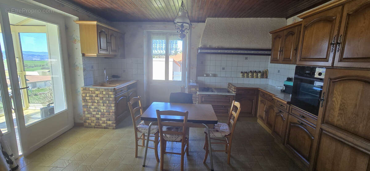 Maison à SAINT-PIERRE-EYNAC