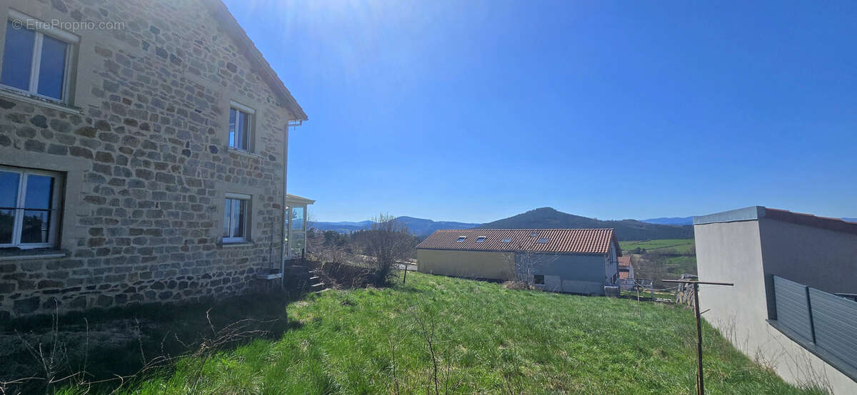 Maison à SAINT-PIERRE-EYNAC