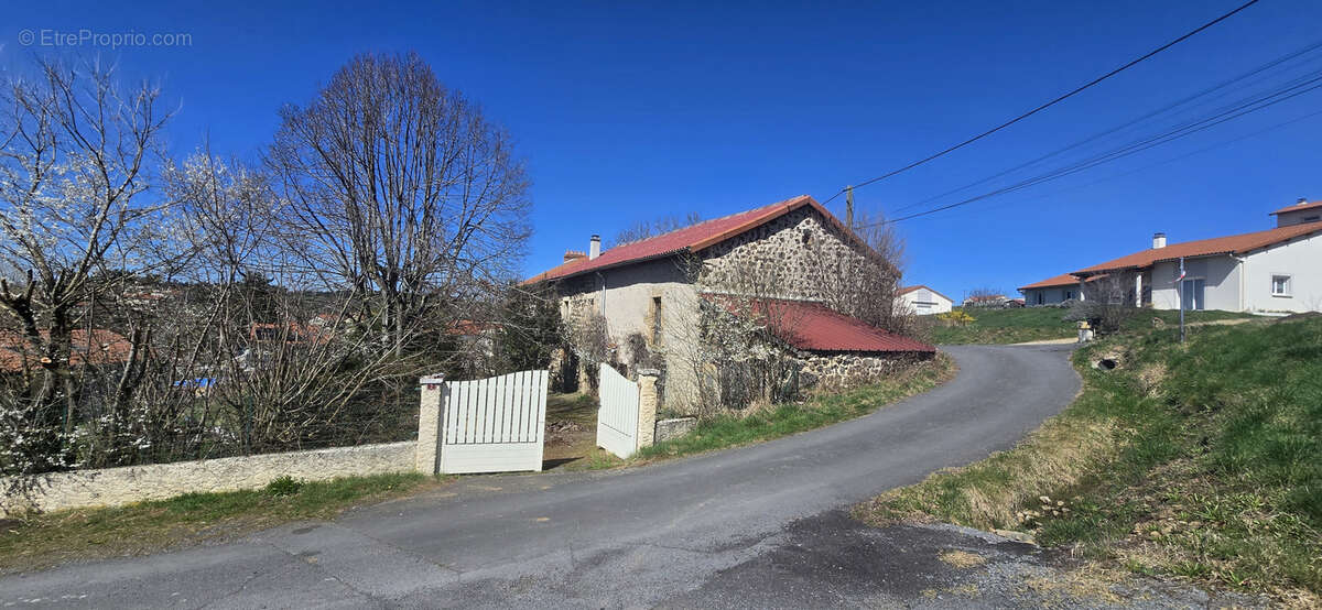 Maison à SAINT-PIERRE-EYNAC