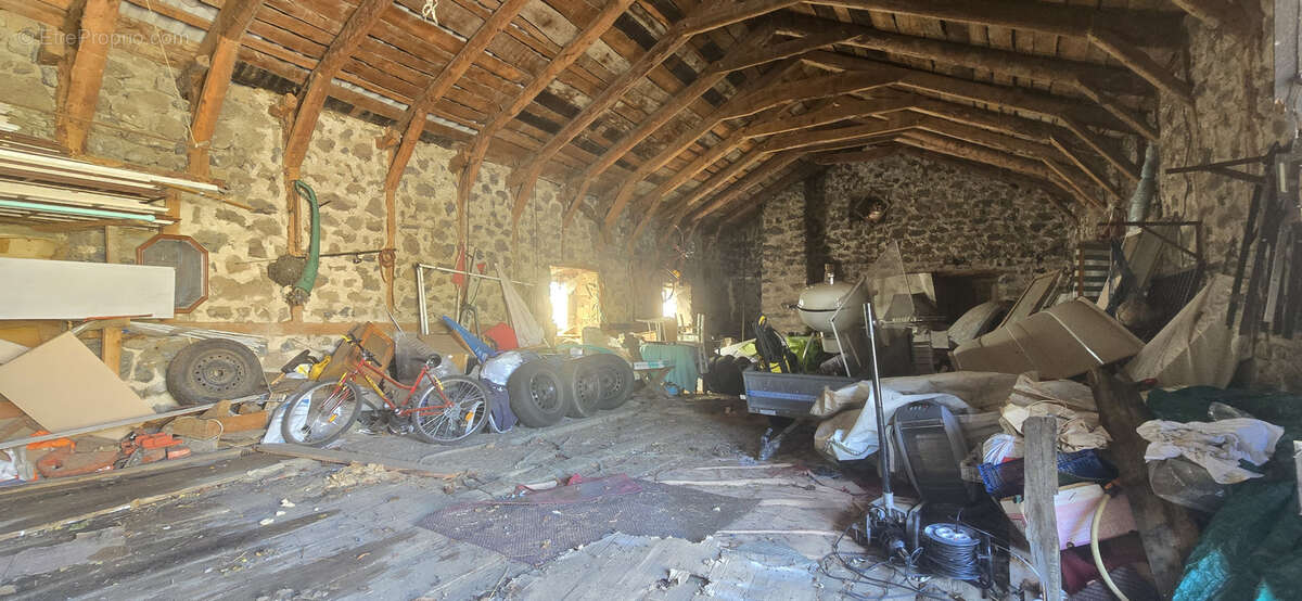 Maison à SAINT-PIERRE-EYNAC