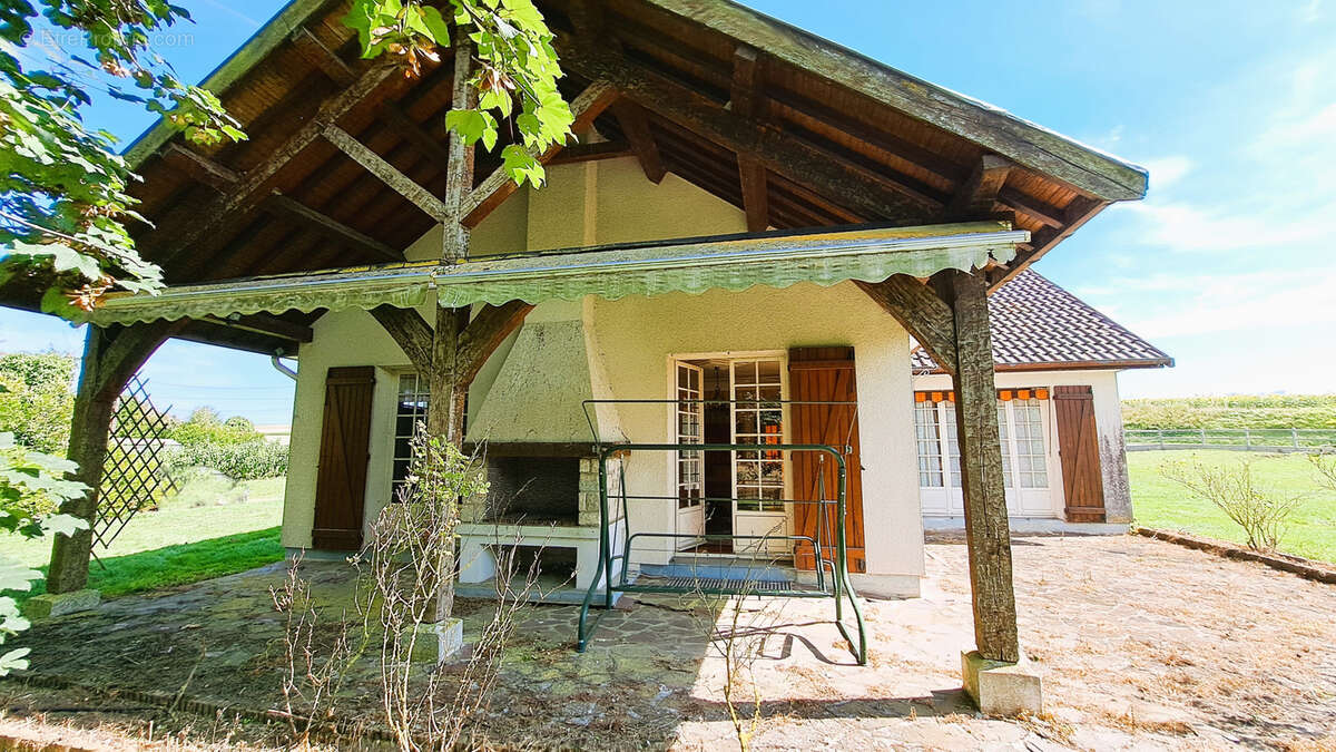 Maison à VILLENEUVE-L&#039;ARCHEVEQUE