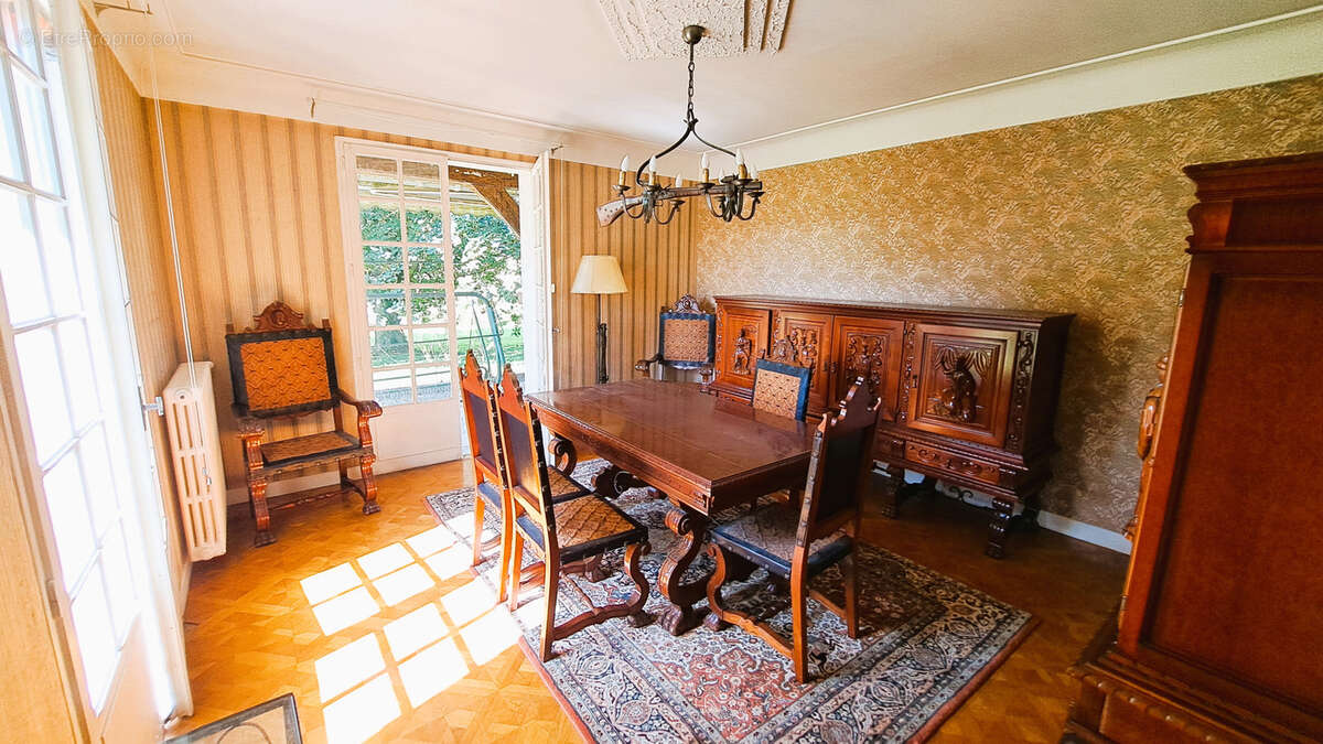 Maison à VILLENEUVE-L&#039;ARCHEVEQUE