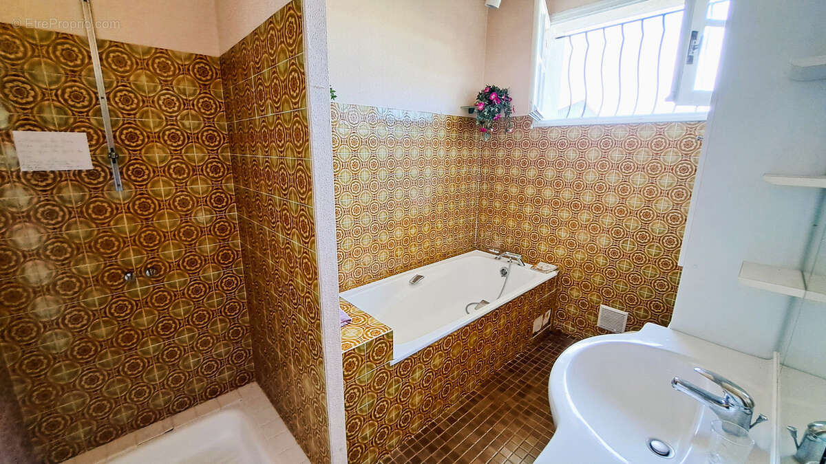 Maison à VILLENEUVE-L&#039;ARCHEVEQUE