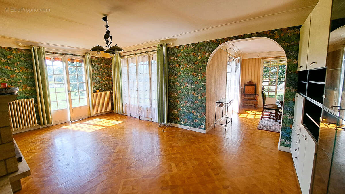 Maison à VILLENEUVE-L&#039;ARCHEVEQUE