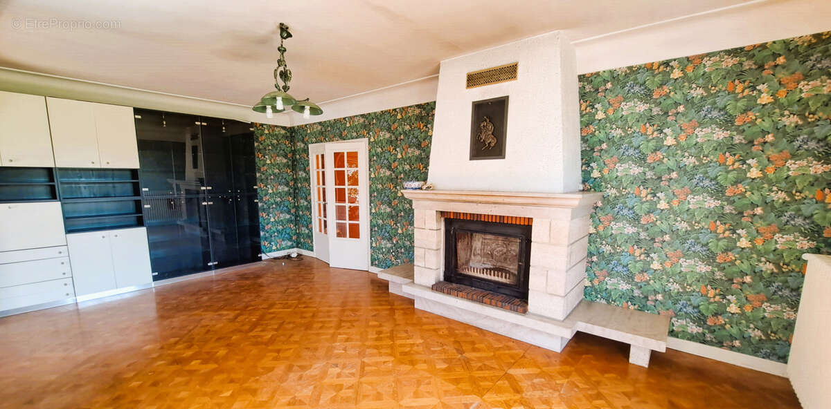 Maison à VILLENEUVE-L&#039;ARCHEVEQUE