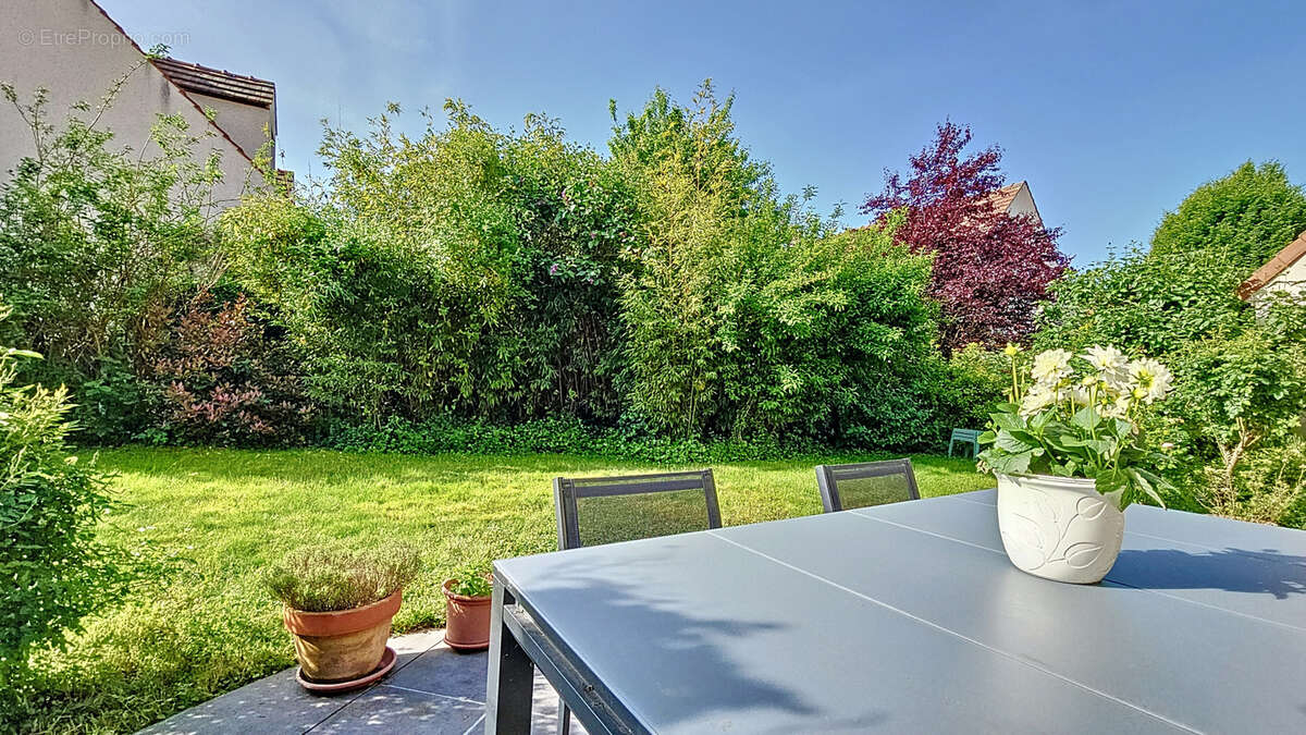 Maison à CHAMPS-SUR-MARNE