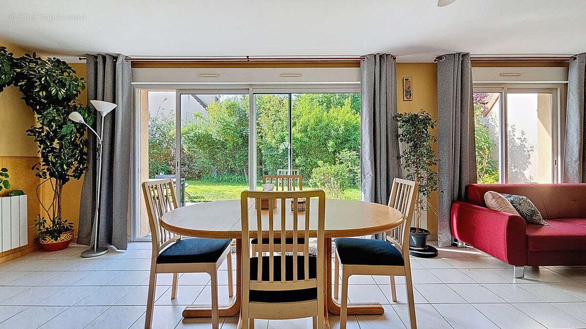 Maison à CHAMPS-SUR-MARNE