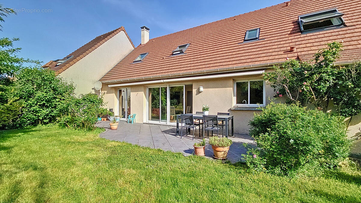 Maison à CHAMPS-SUR-MARNE