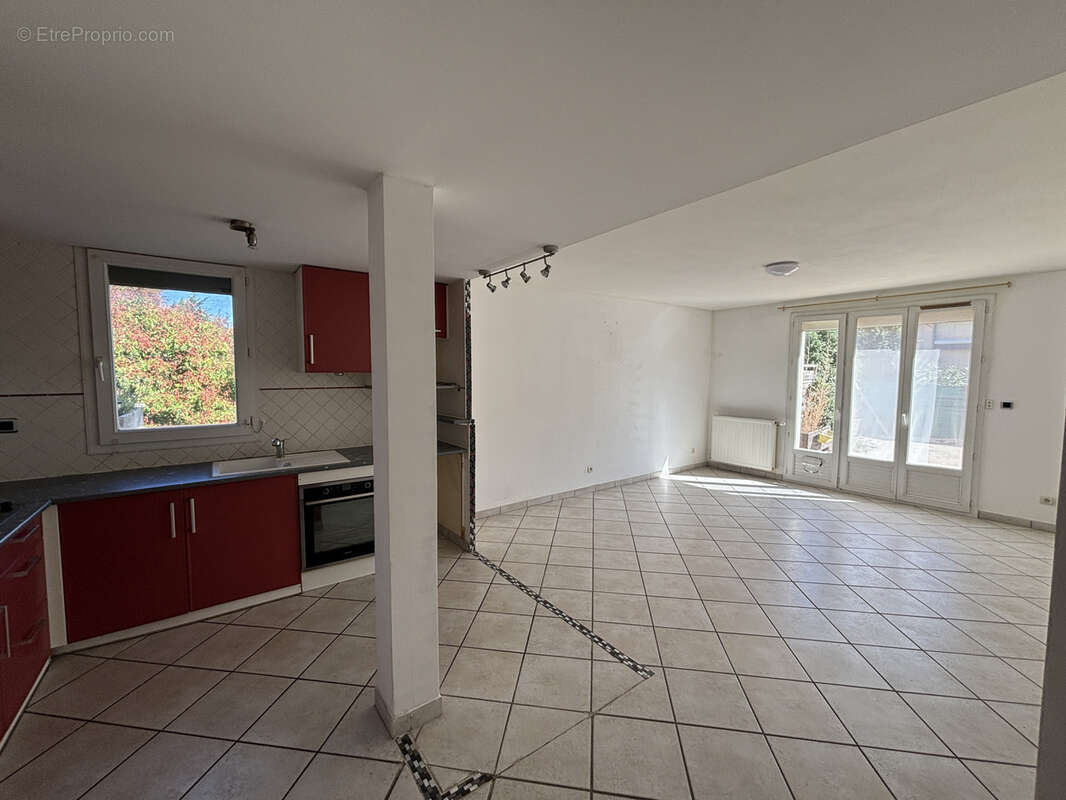 Appartement à GUILHERAND-GRANGES