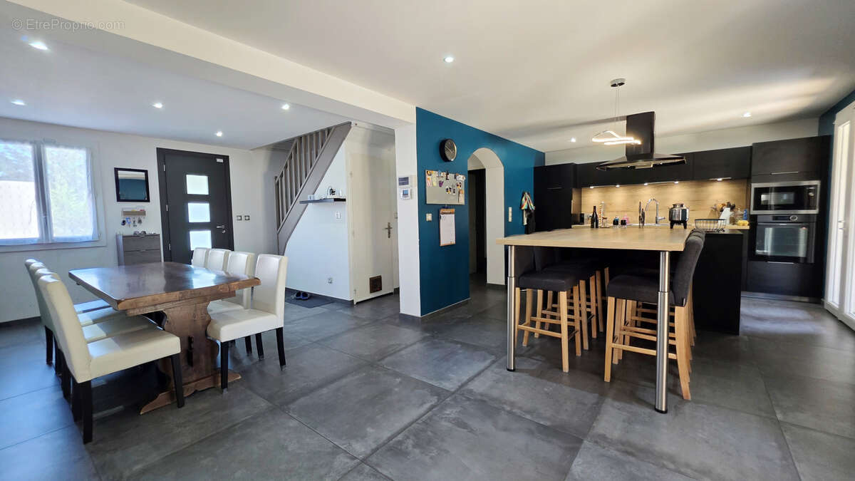 Maison à SAINT-CYR-SUR-LE-RHONE