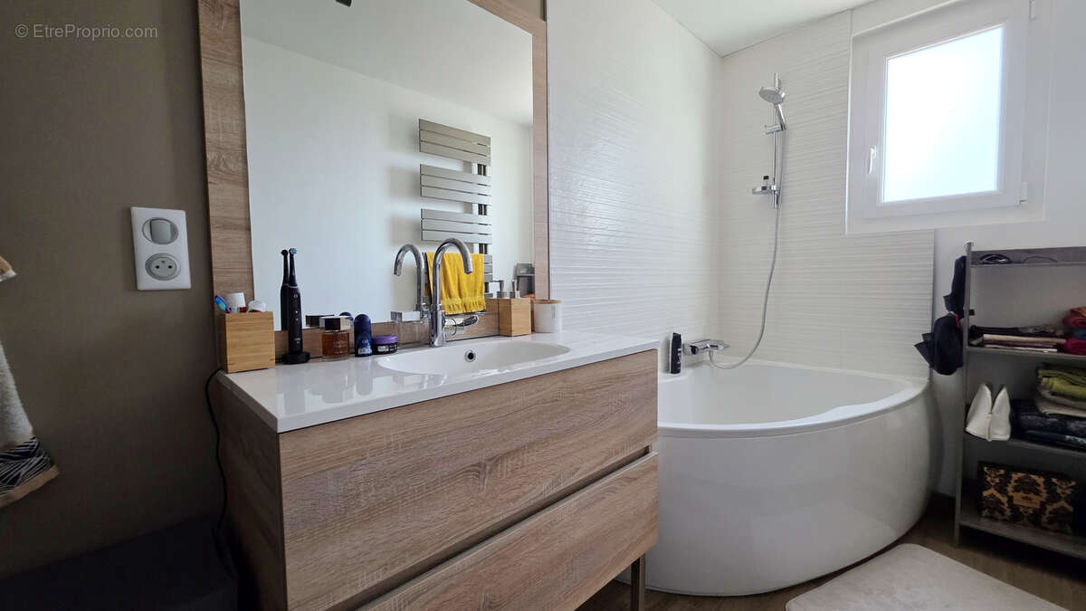 Maison à SAINT-CYR-SUR-LE-RHONE