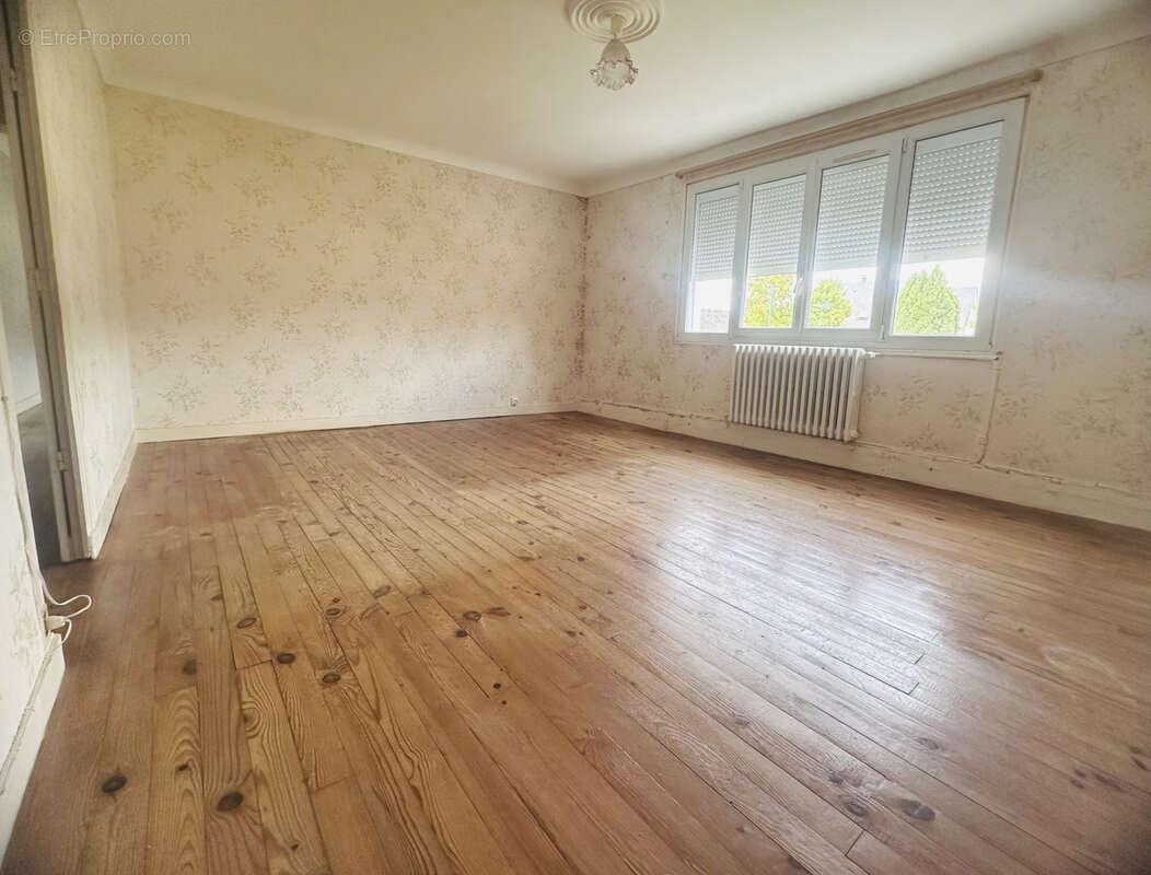 Maison à SOULAIRE-ET-BOURG